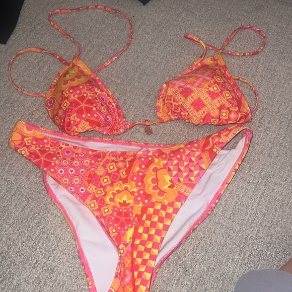 NWOT FASHION NOVA FLORAL PRINT CHARM HIGH WAISTED BATHING SUIT SET - Picture 3 of 3